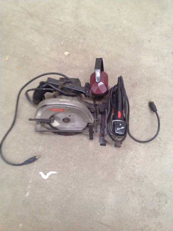 lot 69 image: Scroll Saw and Skill Saw Both Craftsman