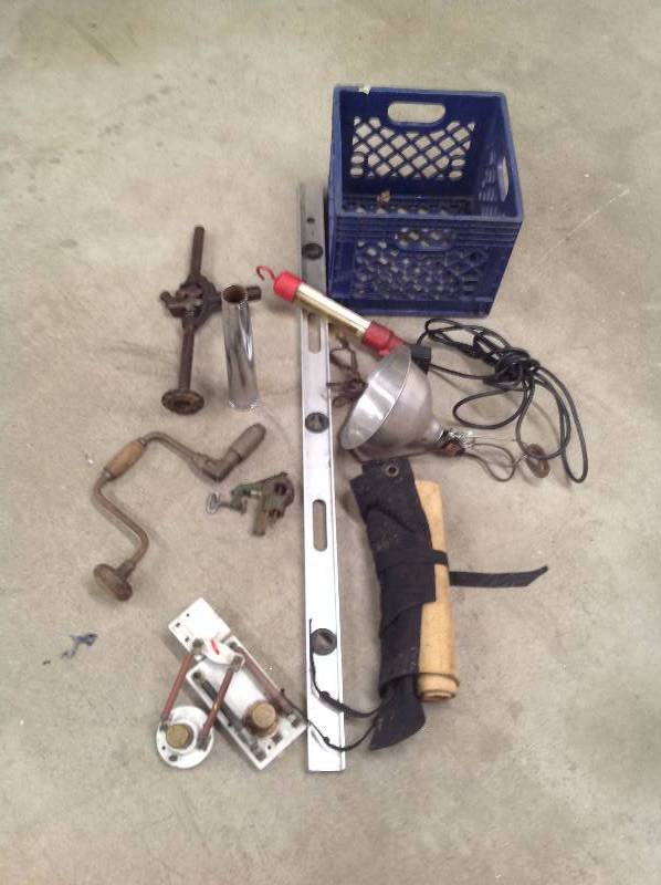 lot 74 image: Tools. Trouble Lights, Level and Garage Items