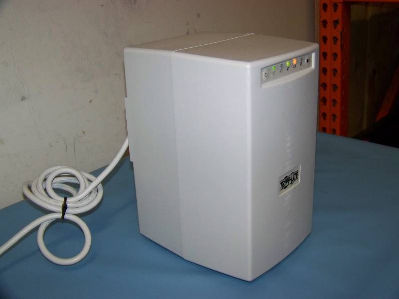 lot 94 image: Tripp-Lite, SmartPro, Medical Grade, UPS (Uninterruptible Power Supply)