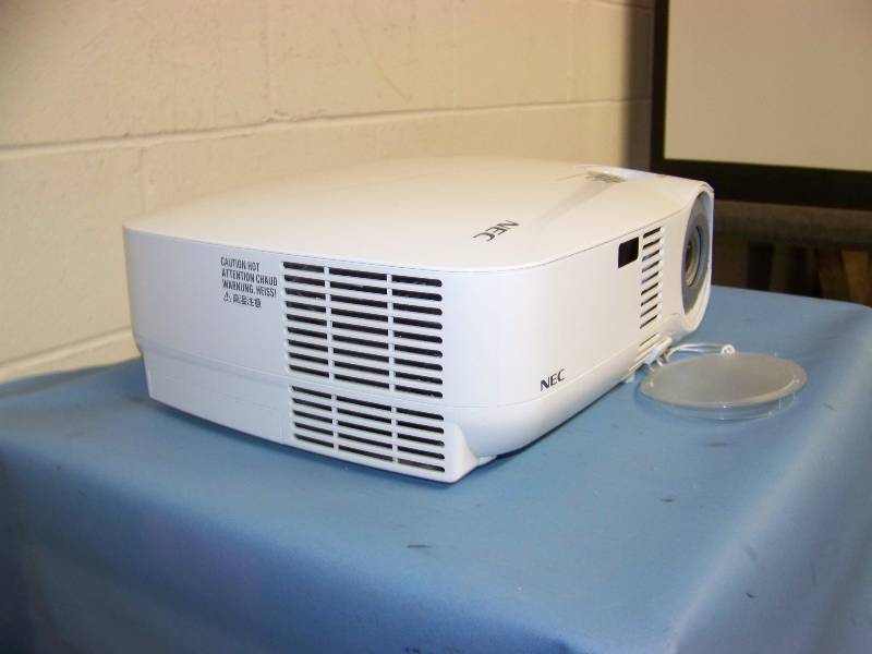 lot 27 image: NEC, VT595, LCD Projector