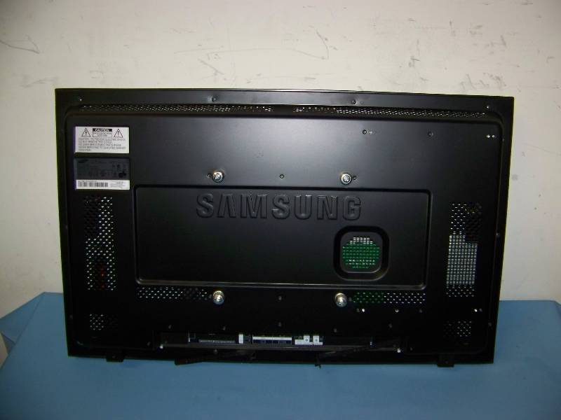 lot 14 image: 32, Samsung, SyncMaster, LCD, HD, Monitor  Display