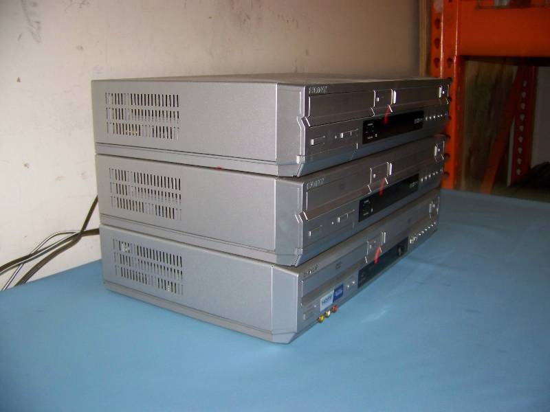 lot 122 image: (3) Sony, DVD  VCR Combo Players