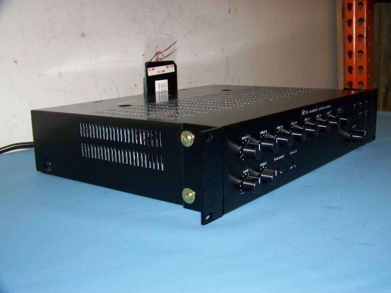 lot 65 image: TOA, 900 Series II, 8 Channel Mixer  Power Amplifier  Amp with (2) Rear Modules