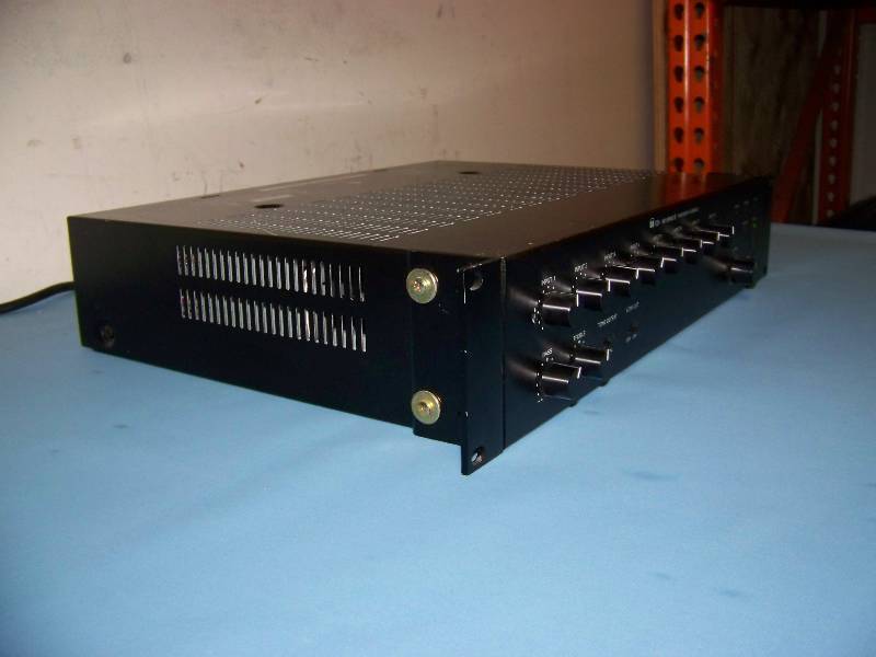 lot 66 image: TOA, 900 Series II, 8 Channel Mixer  Power Amplifier  Amp with (4) Rear Modules
