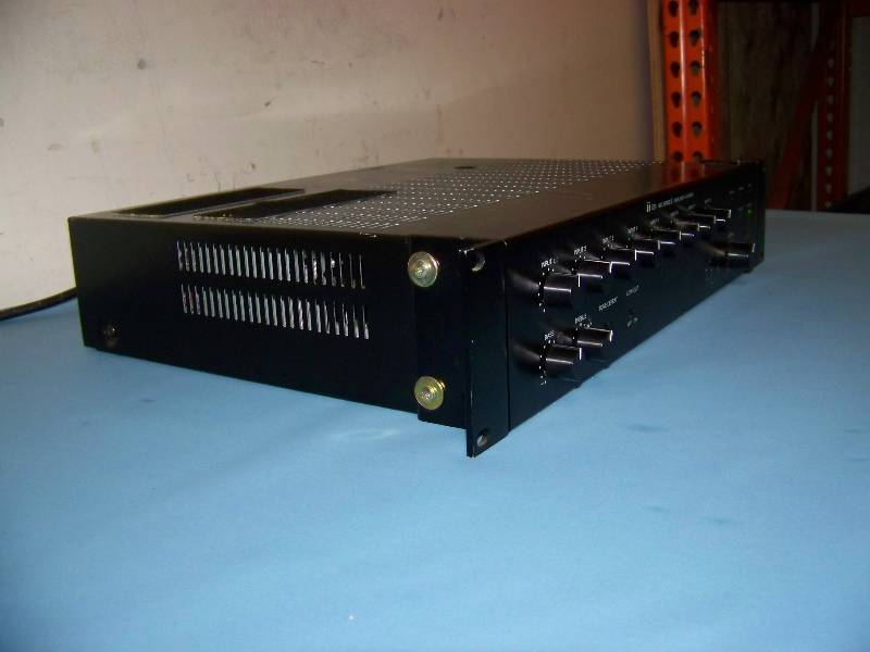 lot 67 image: TOA, 900 Series II, 8 Channel Mixer  Power Amplifier  Amp