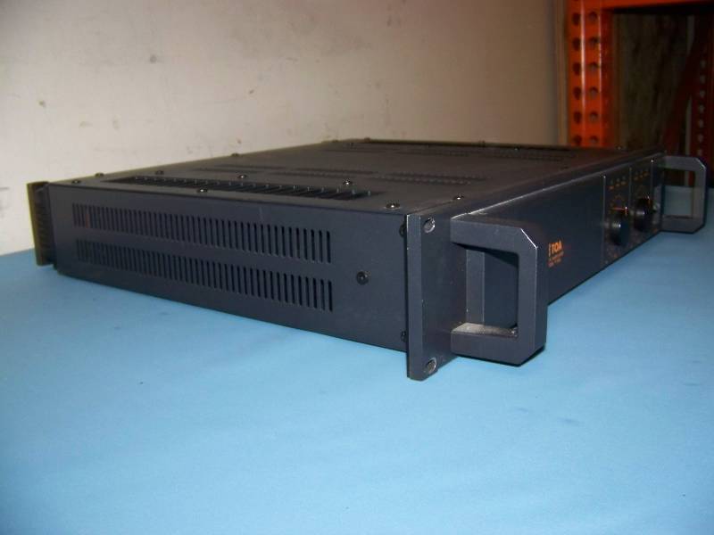 lot 63 image: TOA, Power Amplifier  Amp