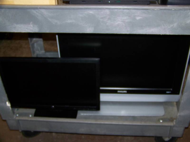 lot 139 image: Miscellaneous lot of Audio  Video items for PARTS  REPAIR