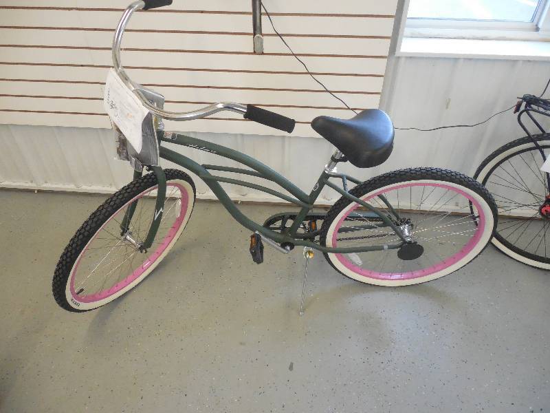 lot 32 image: FIRMSTRONG URBAN LADY BEACH CRUISER BICYCLE