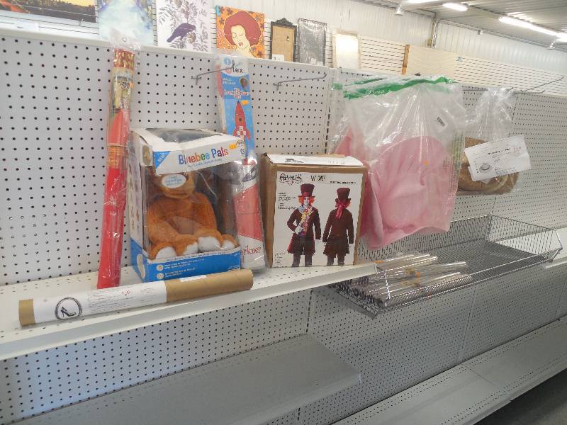 lot 97 image: TOY LOT