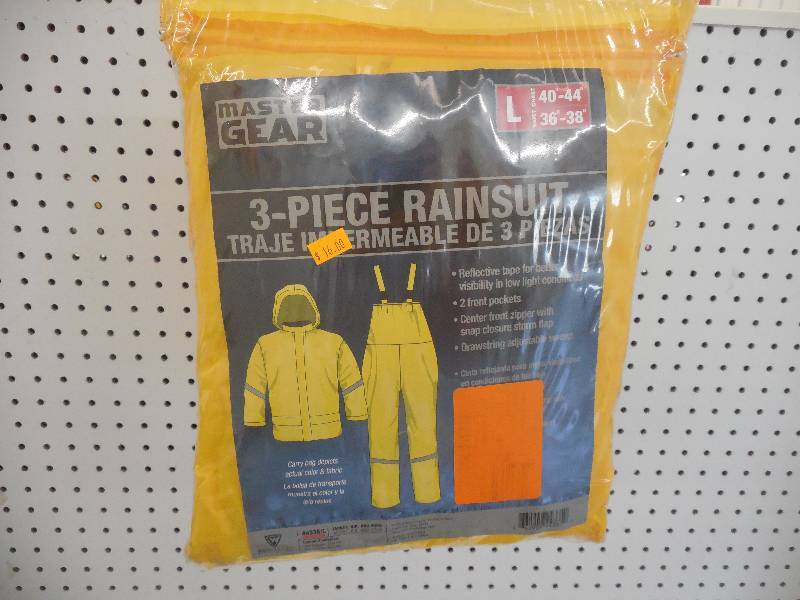 lot 111 image: 3 PIECE RAIN SUITE SIZE LARGE