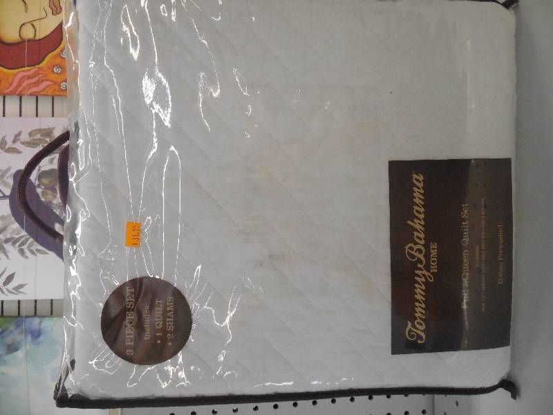 lot 128 image: Tommy Bahama Chevron White 3-piece Quilt Set