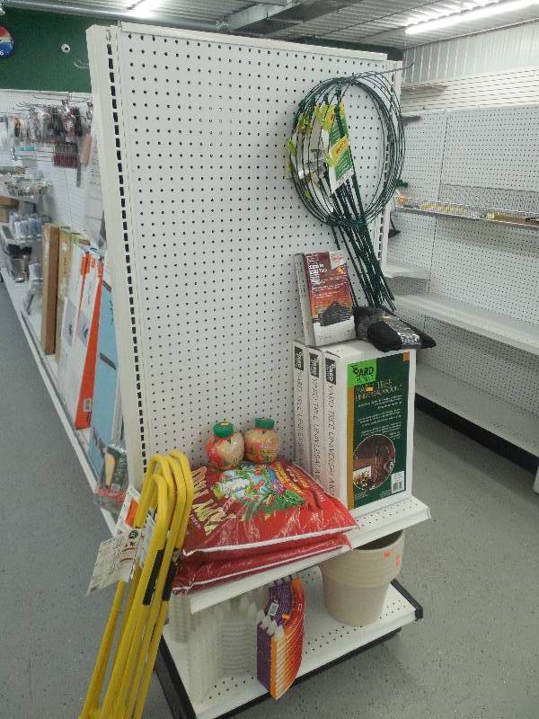 lot 204 image: GARDENING END CAP LOT
