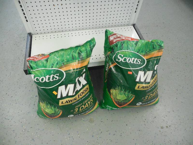 lot 205 image: (2) BAGS OF FERTILIZER