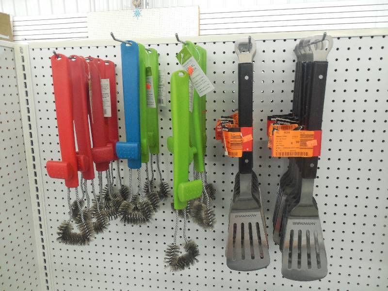 lot 240 image: GRILL ACCESSORY LOT