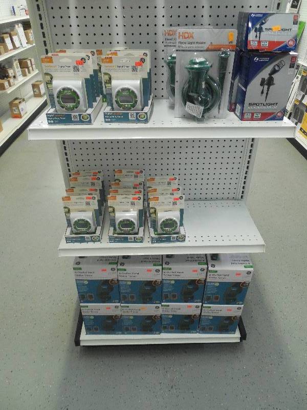 lot 242 image: OUTDOOR LIGHTING LOT