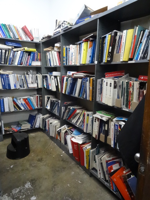 Metal shelving unit. 5 sections. No...