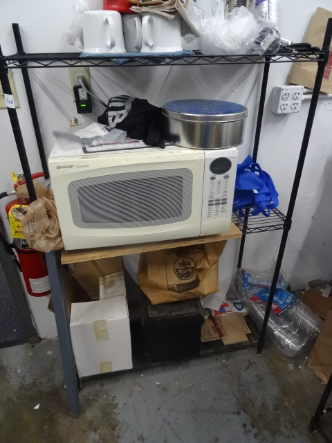 Wire shelving unit. 35 x 13 x 55. N...