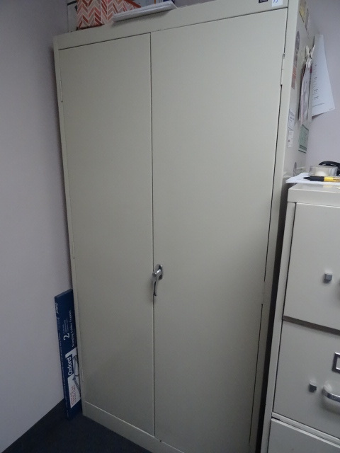 Tennsco 2 door metal cabinet. 36 x ...