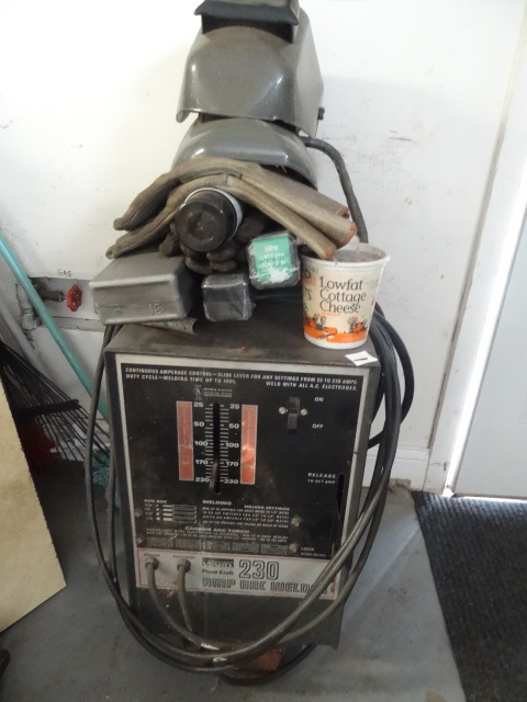 lot 1 image: Montgomery Wards 230 arc Welder. Co...