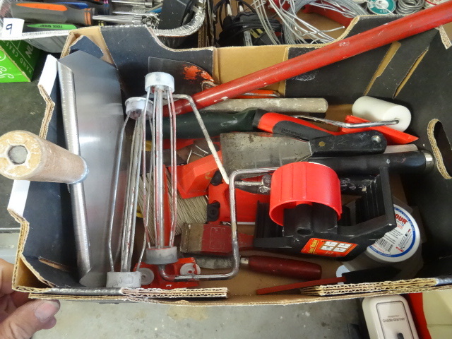 lot 6 image: Misc painting supplies...