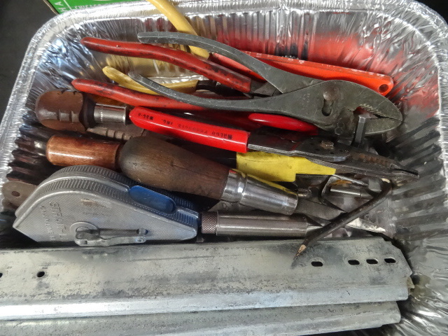 lot 7 image: Tray of misc tools...