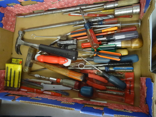 lot 18 image: Misc tools. Mostly screw drivers...