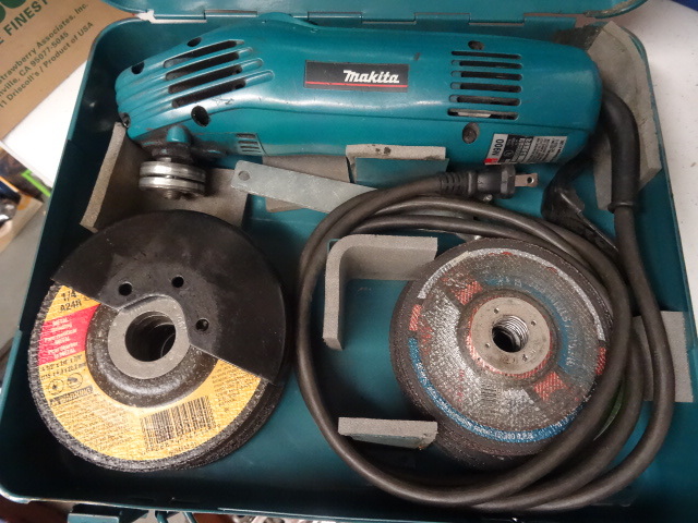 lot 20 image: Makita 4 grinder with accessories...