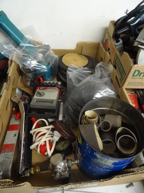 lot 24 image: Makita 9.6 volt drill set. Engraver...