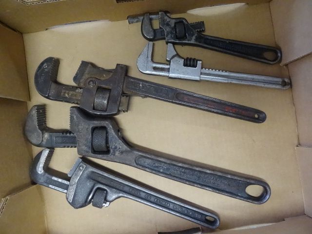 lot 41 image: 5 vintage pipe wrenches...