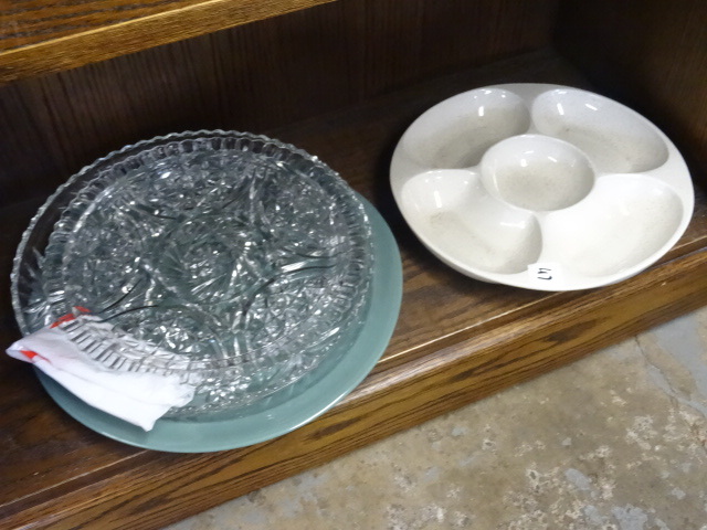 lot 47 image: Red wing hourderve dish. 2 crystal ...