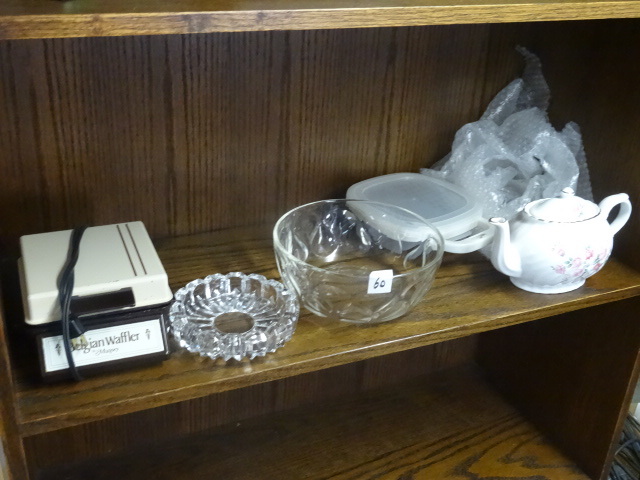lot 60 image: Arthur wood teapot from England. 2 ...