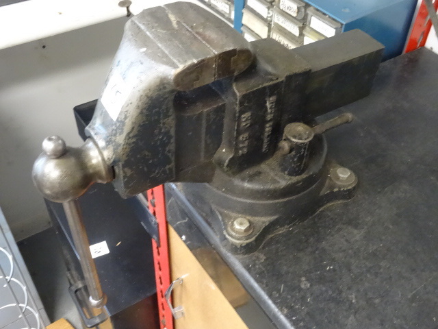 lot 65 image: Rock island 572 heavy duty bench vi...