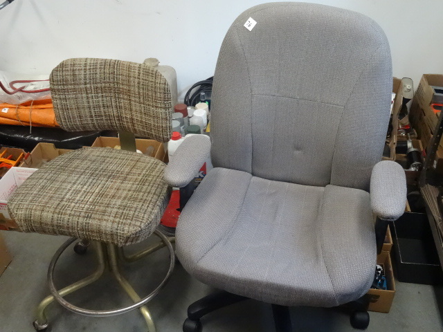 lot 76 image: 2 adjustable height chairs on wheel...