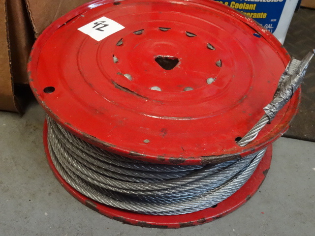 lot 92 image: Roll of steel cable...