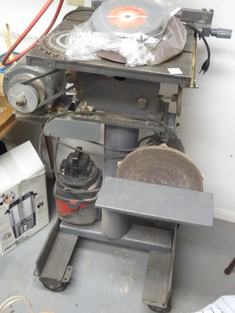 lot 100 image: Vintage Wards power Kraft table saw...