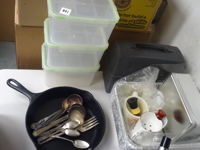lot 109 image: Aluminum to go pans. Wagner ware #8...