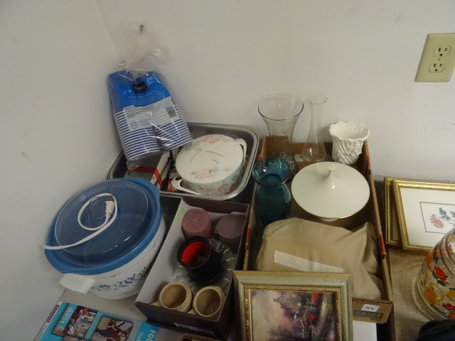 lot 114 image: Misc housewares. Crock pot. Candles...