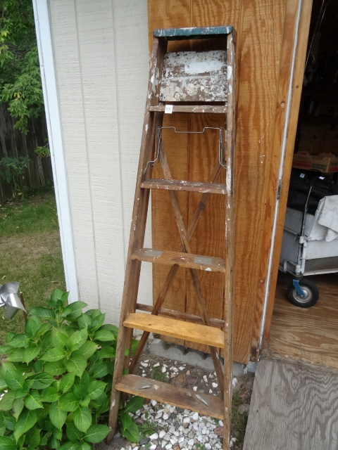 lot 135 image: 6 wood step ladder...