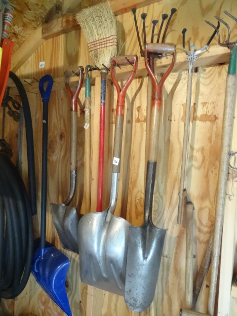 lot 136 image: Misc lawn and garden tools...
