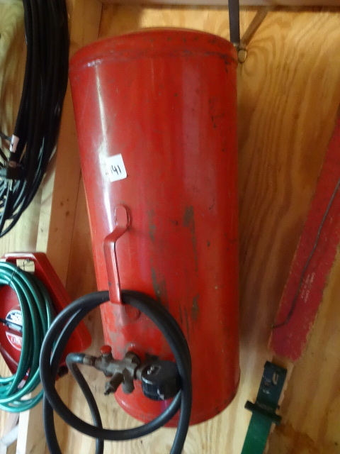 lot 141 image: Portable air tank...