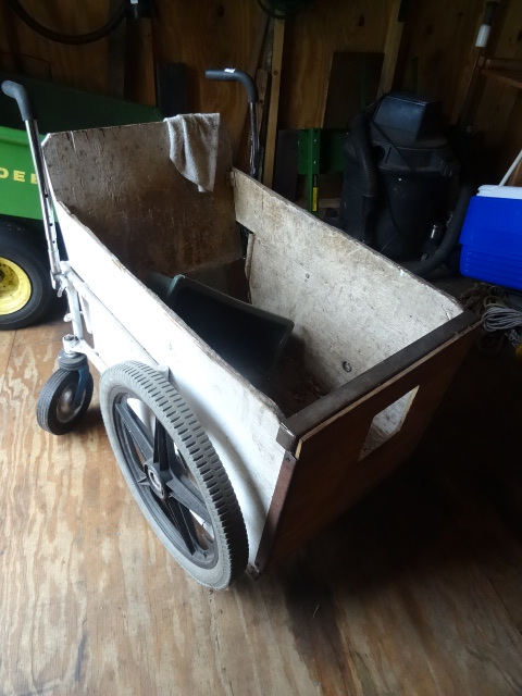 lot 148 image: Outdoor 4 wheel lawn and garden car...