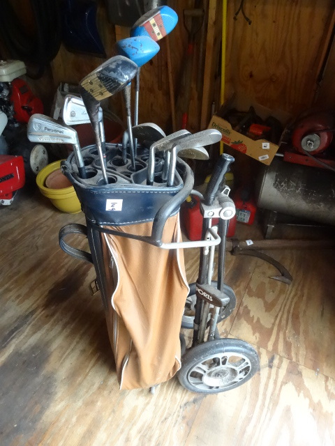 lot 149 image: Vintage golf clubs. With bag and ca...