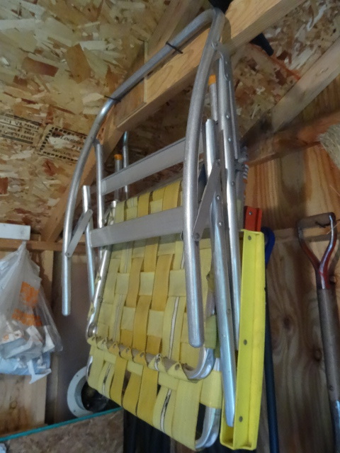 lot 150 image: 3 aluminum lawn chairs. Steel fold ...