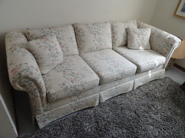 lot 175 image: Full size sofa couch. Good shape. B...