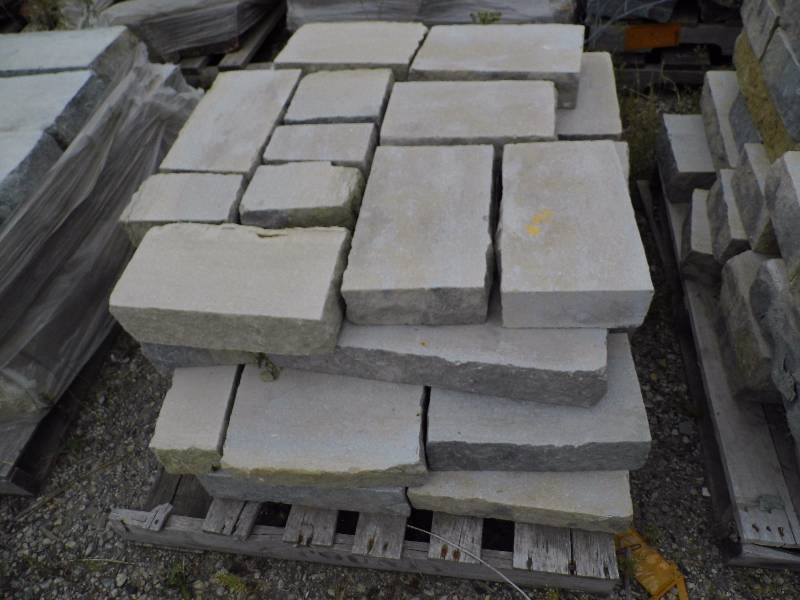 Flint Hills Gray Natural Stone Retaining Wall