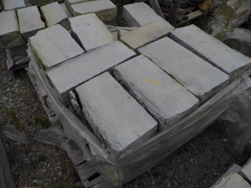 Flint Hills Gray Natural Stone Retaining Wall