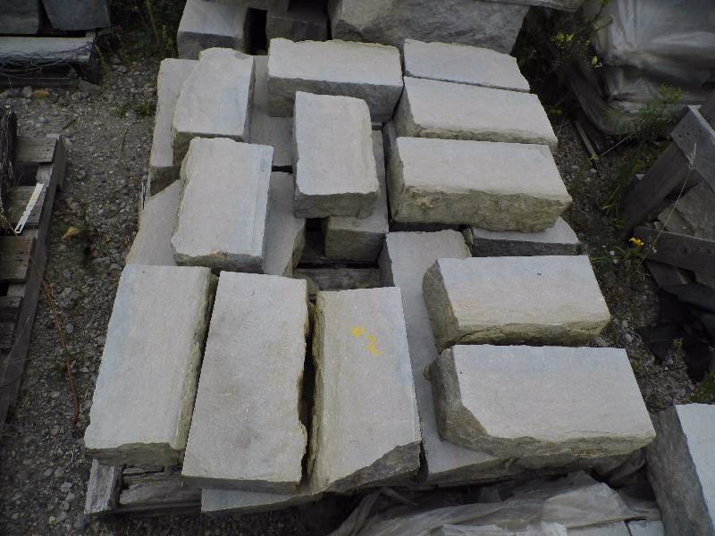 Flint Hills Gray Natural Stone Retaining Wall