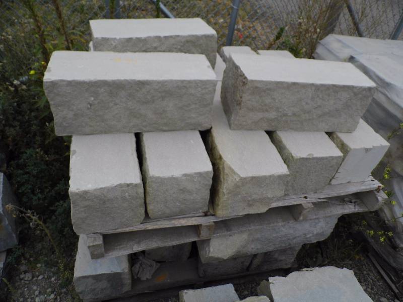 Flint Hills Gray Natural Stone Retaining Wall