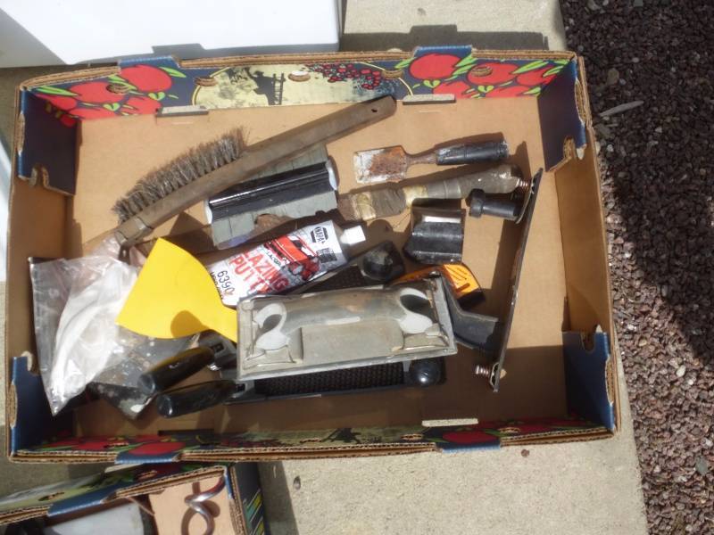 lot 31 image: Assorted Sanding Tools
