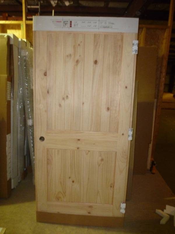 lot 20 image: Bayer Built Knotty Pine Door